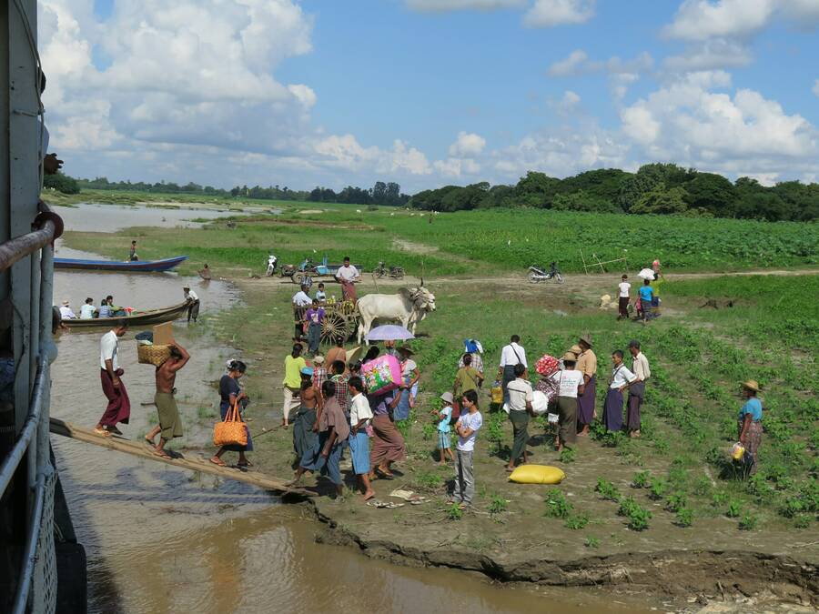 Náklad na hlavu nebo volský povoz a jede se!