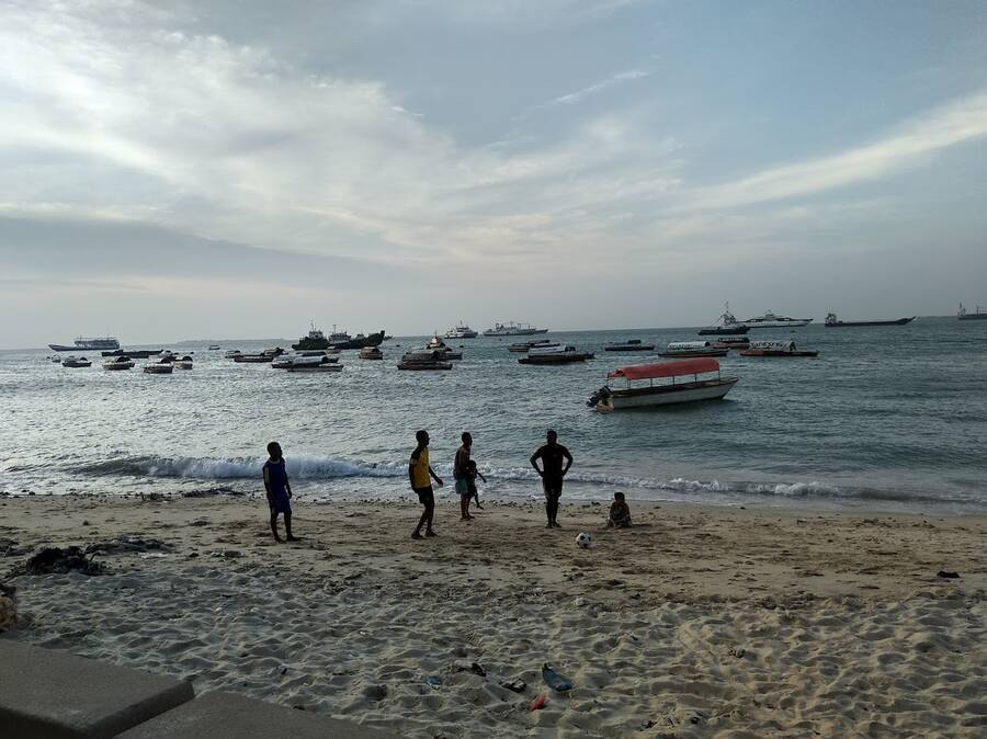 Fotbal vždy a všude.