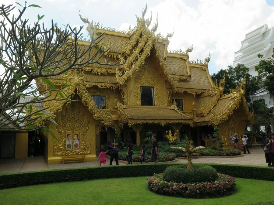 Žádný Golden temple, veřejné záchodky.